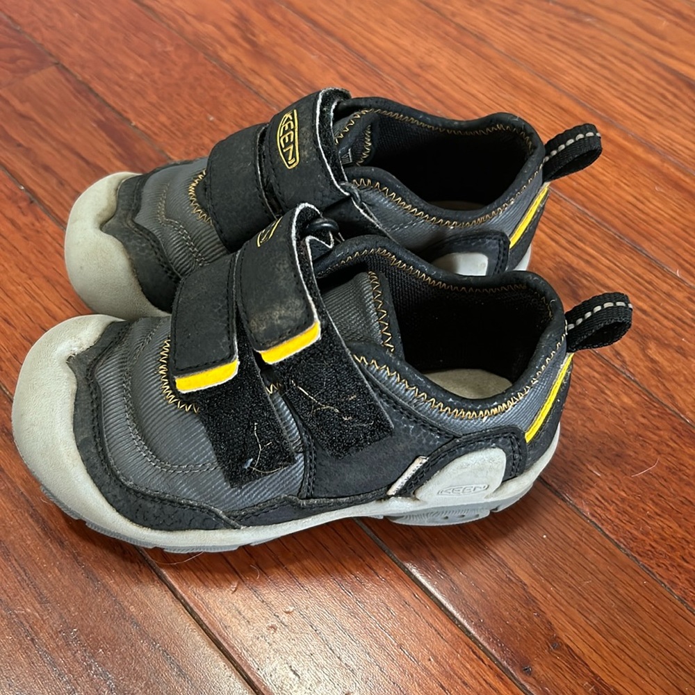 Keen sneakers toddler 9